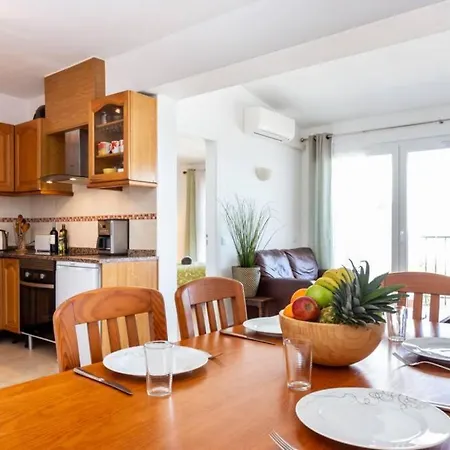 Апартаменты Seaview With Amazing Views *